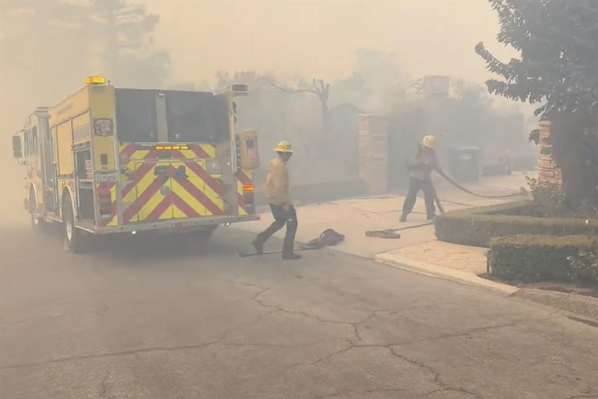 California wildfire fueled by high winds grows to over 14,000 acres and forces evacuations [Video]