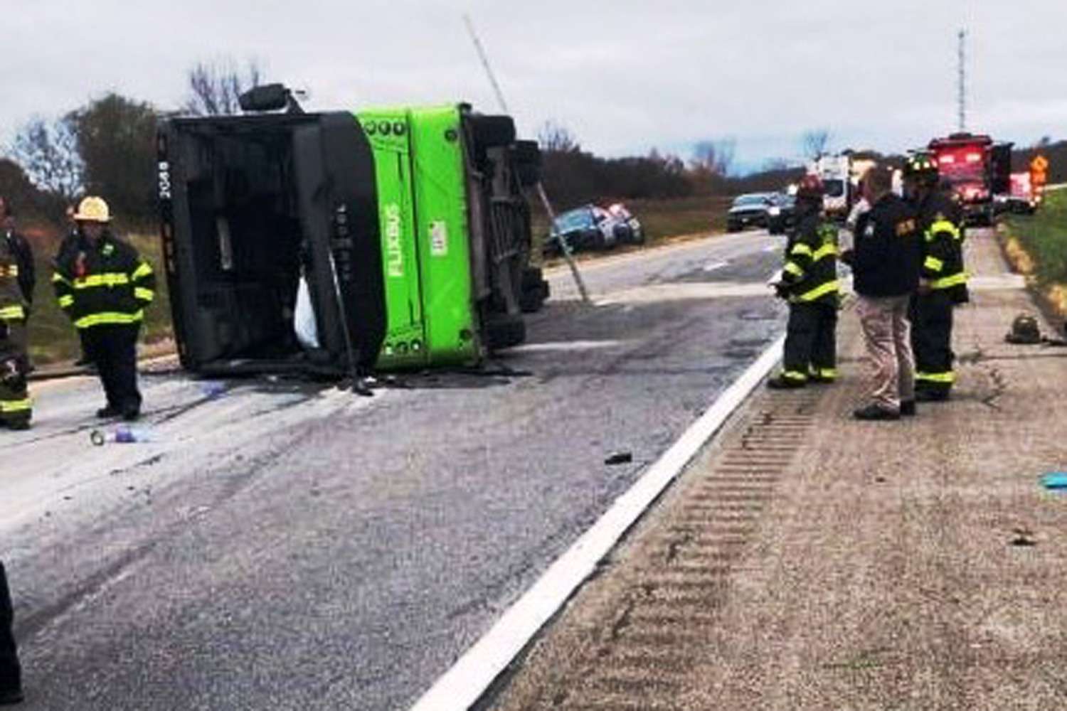 28 Injured After Tour Bus Flips on the Way to Niagara Falls [Video]