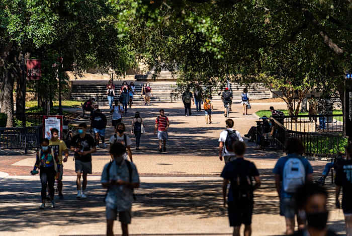 Texas State University condemns demonstrators who brought offensive signs to campus [Video]