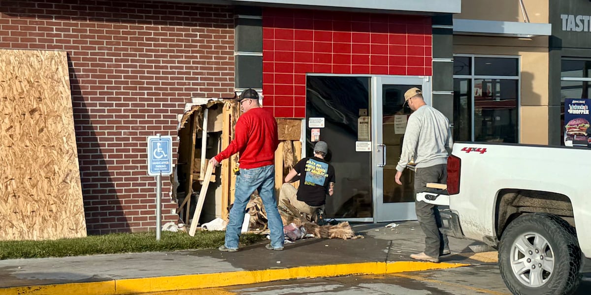 Vehicle crashes into Burger King [Video]