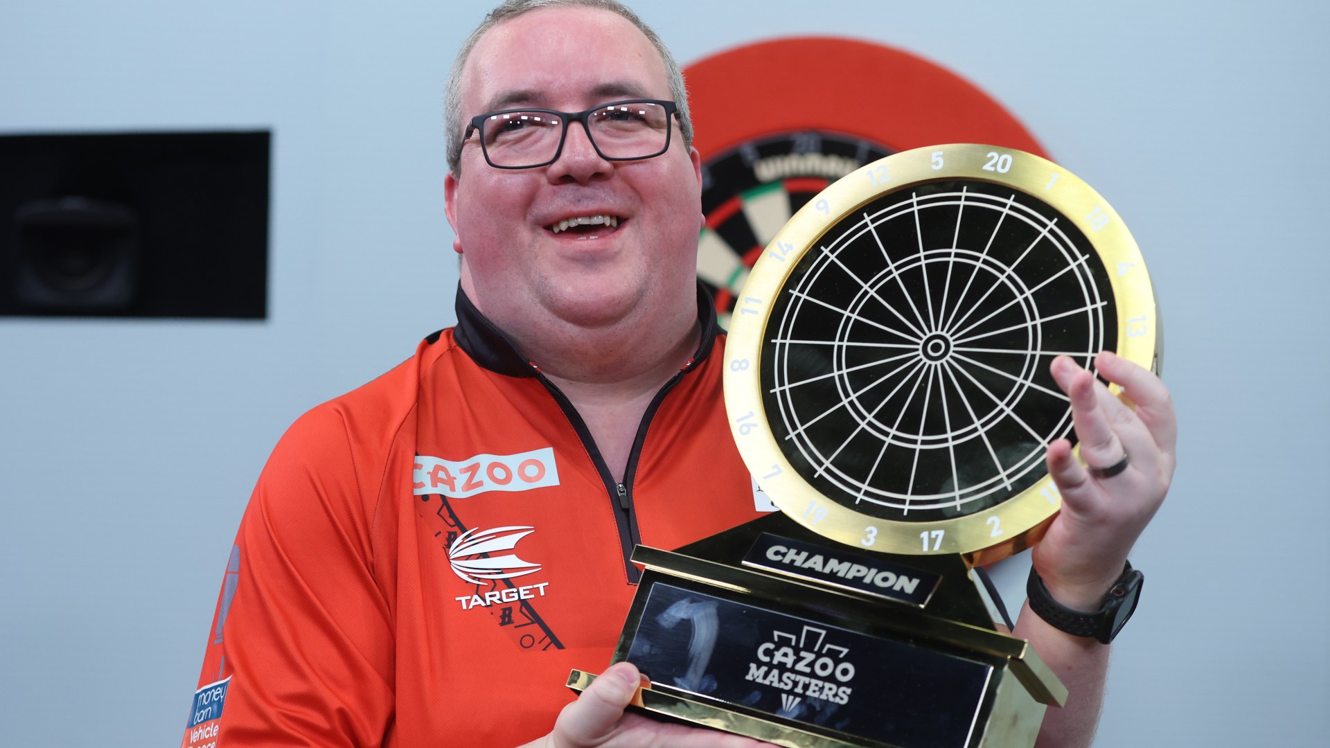 Stephen Bunting announces birth of baby boy as darts fans spot it