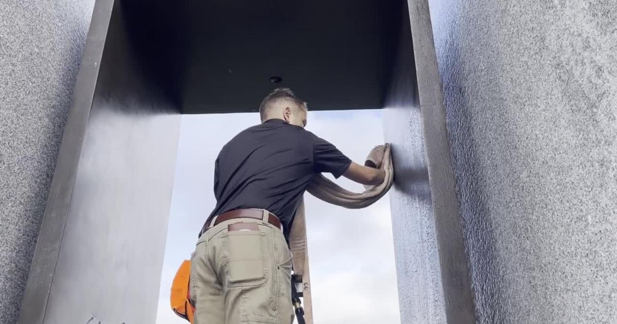 Volunteers clean the Texas A&M Bonfire Memorial [Video]