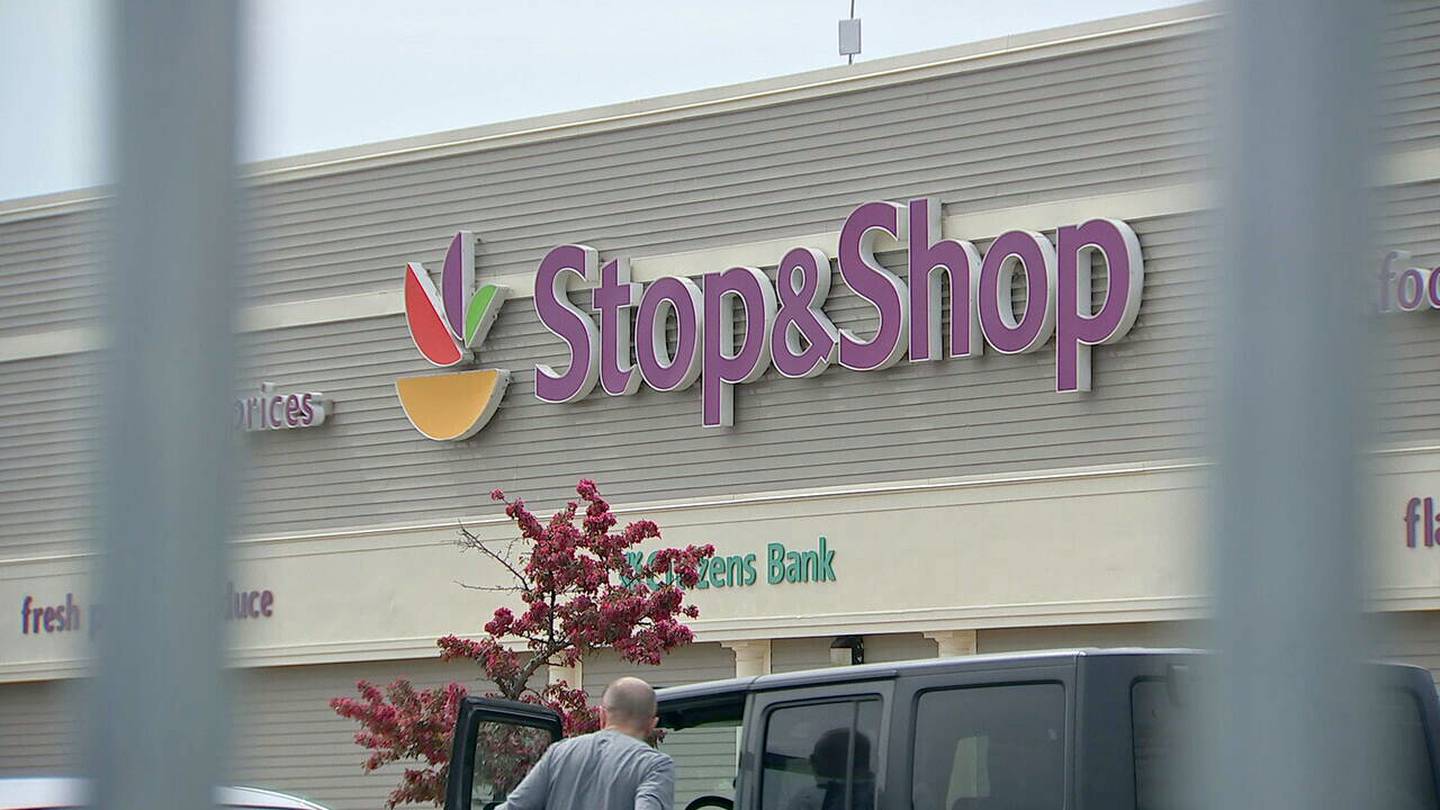 Stop & Shop removes bag fee in most Massachusetts stores  Boston 25 News [Video]