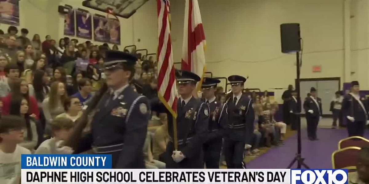 Daphne High School pays tribute to veterans [Video]