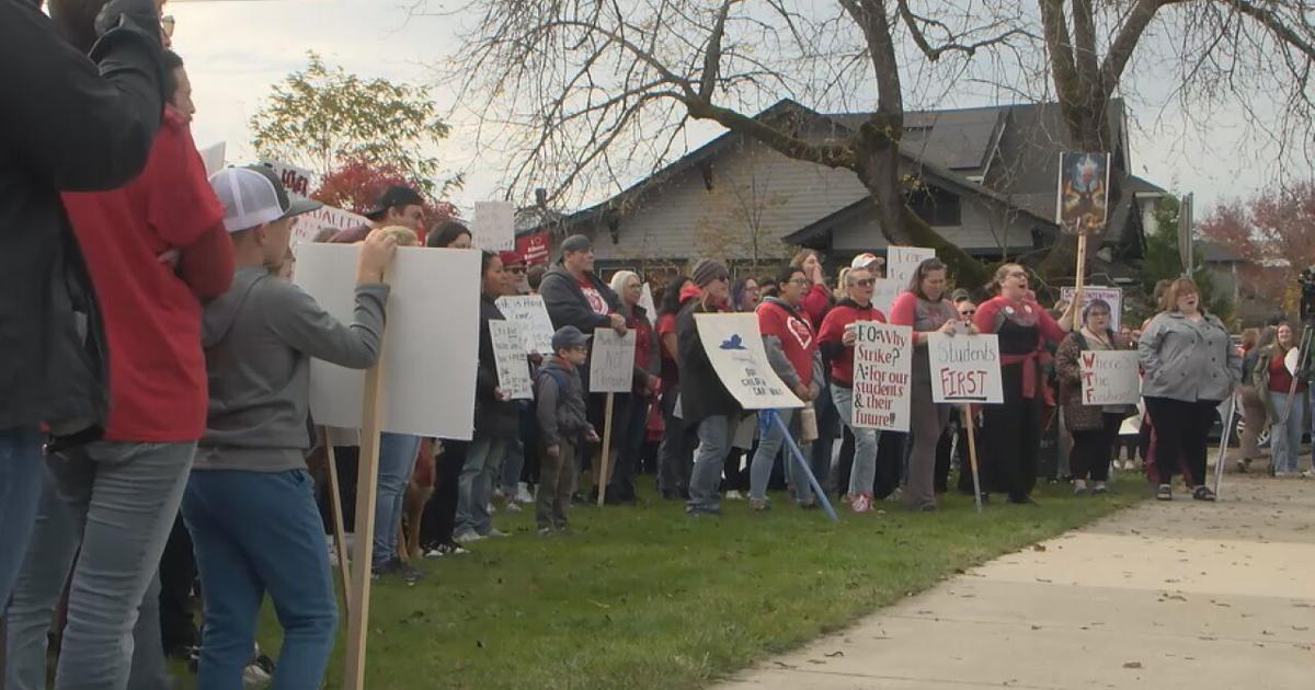 Albany teachers union rallies ahead of potential strike next week | News [Video]