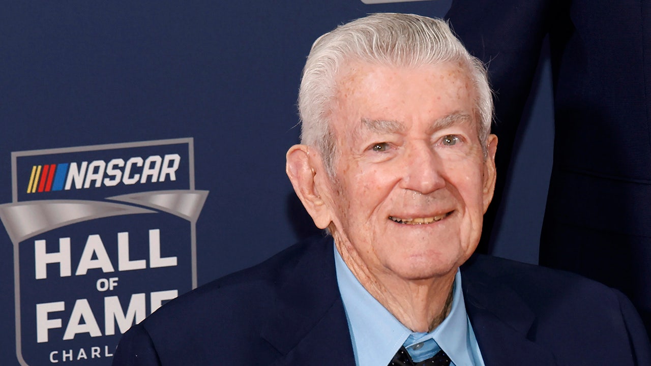 NASCAR Hall of Famer Bobby Allison dies at 86 [Video]