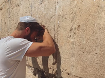 Yalla! Watch Patriots’ Julian Edelman Explore Israel [Video]