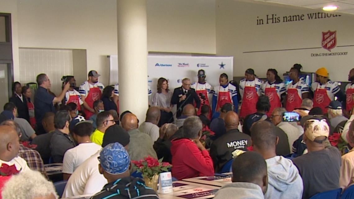 Dallas Cowboys players serve hot meals at DFW Salvation Army [Video]