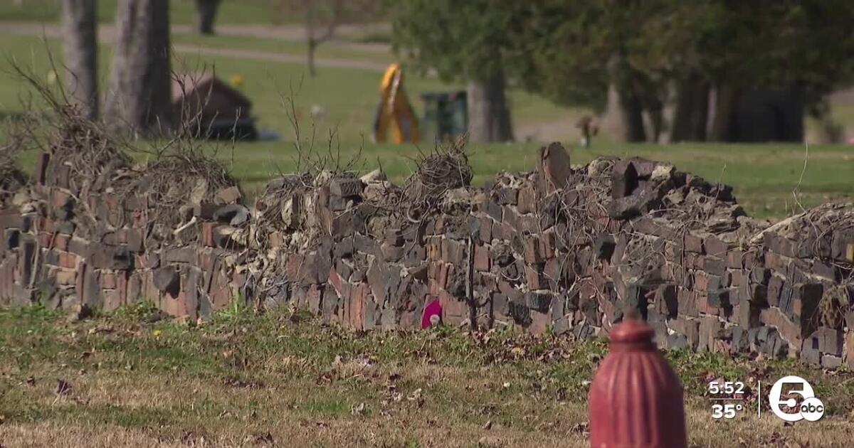 Family ‘appalled’ by local cemetery; company says it’s working on complaints [Video]