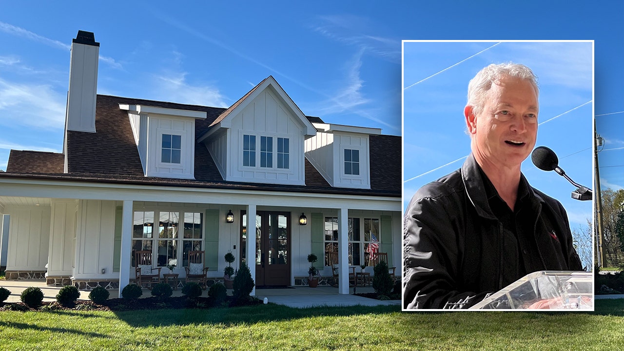 Gary Sinise Foundation, building company present free home to wounded Army veteran [Video]