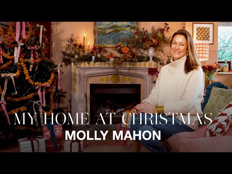 House Tour: Inside Printmaker Molly Mahon’s Joyful Sussex Cottage At Christmas | House Beautiful [Video]