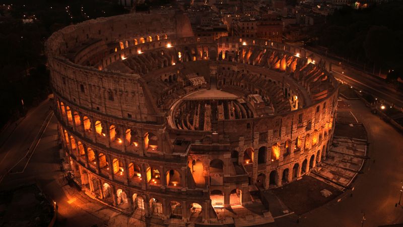 Video: Airbnb customers get a chance to gladiator battle in Romes Colosseum [Video]