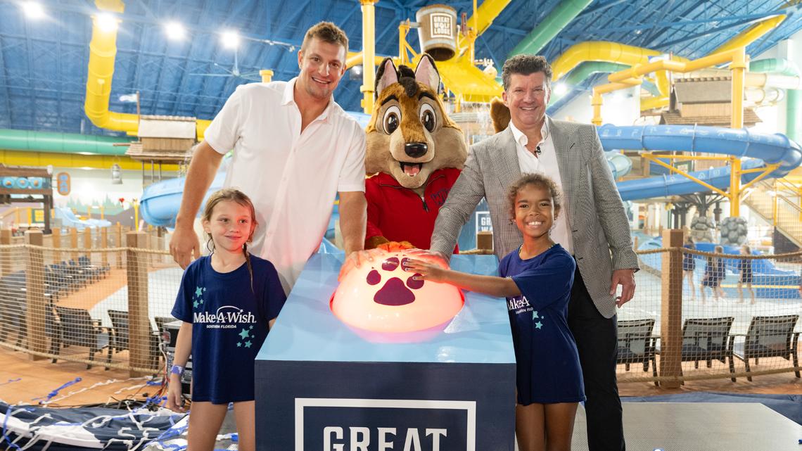 Rob Gronkowski makes appearance at Great Wolf Lodge South FL [Video]