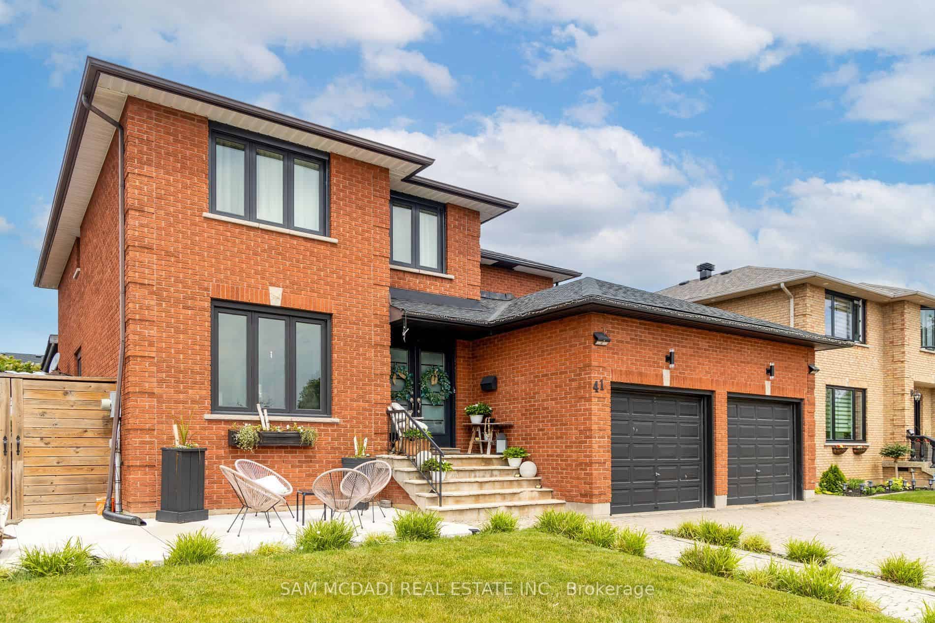 House of the Week: Large Hamilton home offers view of Niagara Escarpment [Video]