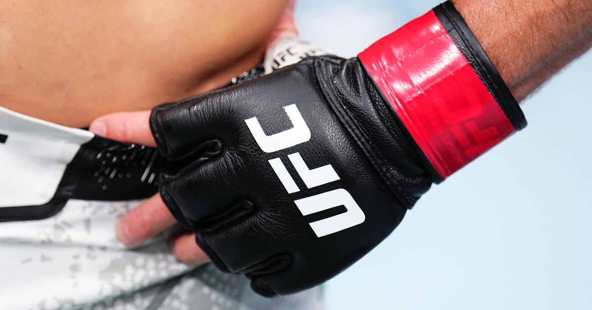 Dana White reveals it was his call to bring back the old UFC gloves [Video]