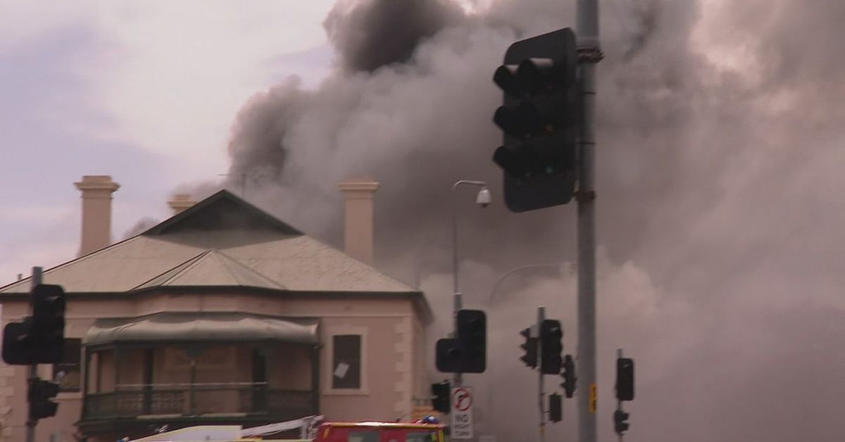 Flames engulf historic Adelaide pub [Video]