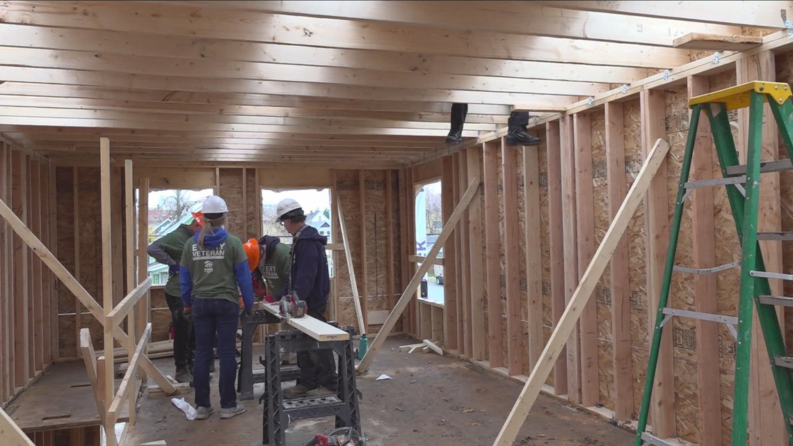 Veterans, first responders help build homes with Habitat for Humanity [Video]