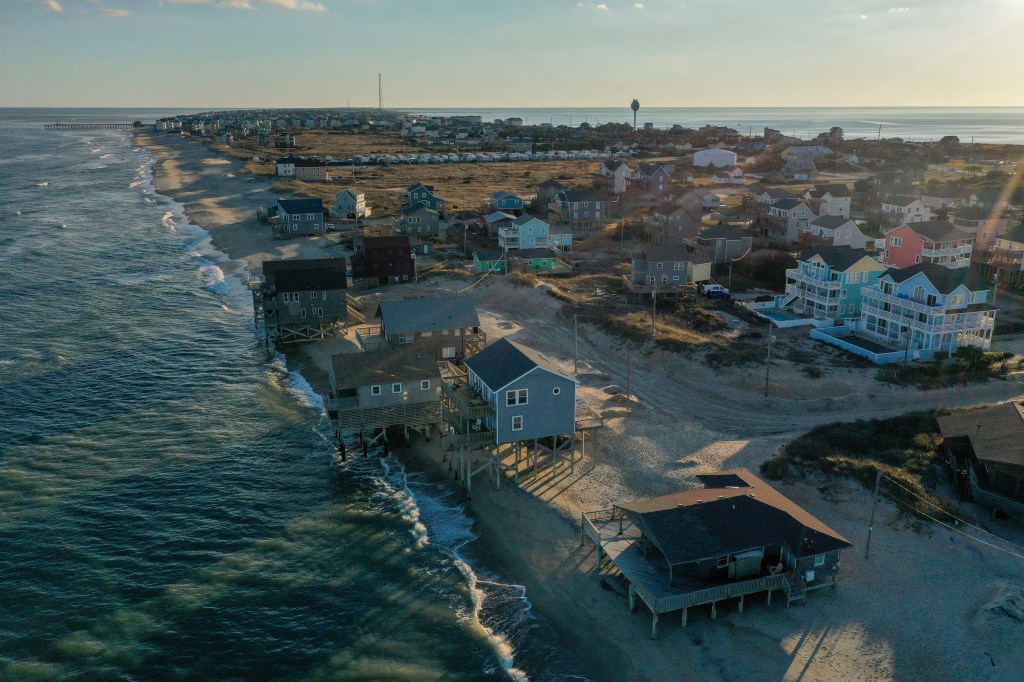 Another Outer Banks home falls into the ocean. More are still at risk. [Video]