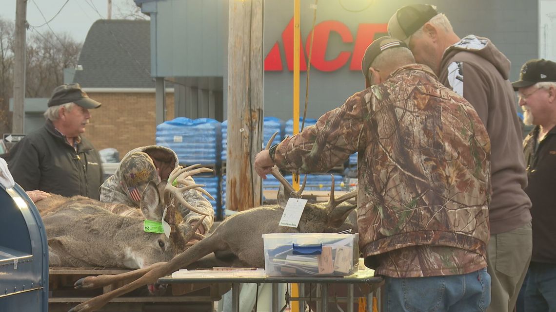 Hunters show off their bucks at Sparta Buck Pole [Video]