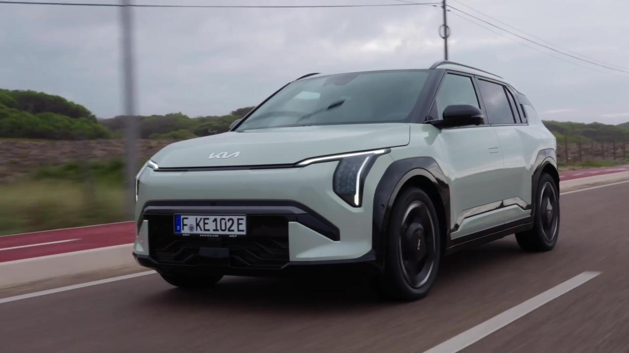 Kia EV3 ‘GT-Line’ in Pistachio Green Driving [Video]