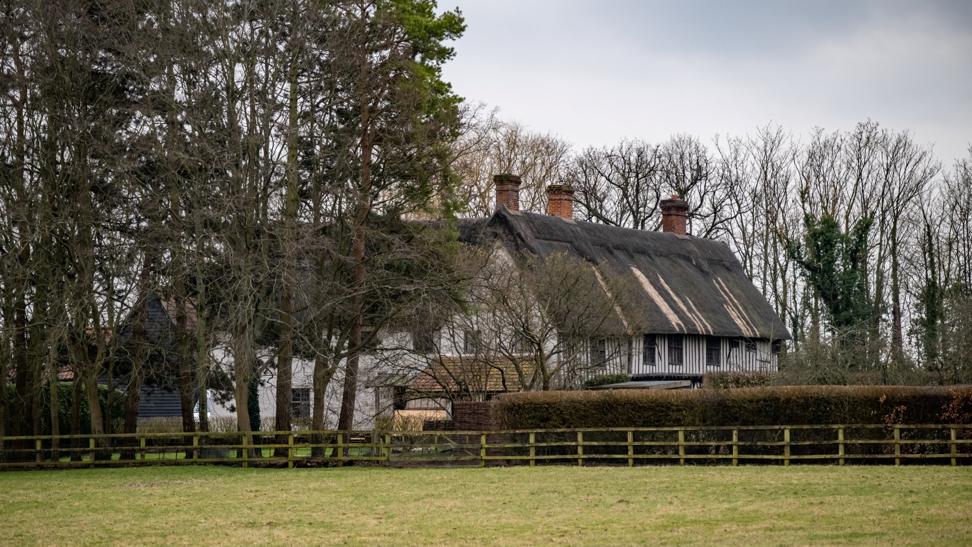 Game of Thrones stars dealt new blow in year-long battle over building at 1.75million Tudor home [Video]