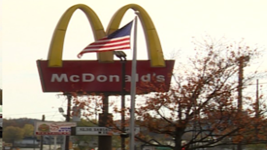 McDonalds employee fires gun after he was attacked in kitchen [Video]