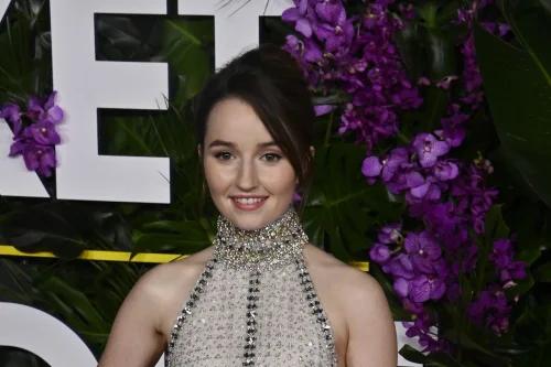 Watch: Kaitlyn Dever portrays scamming influencer in 