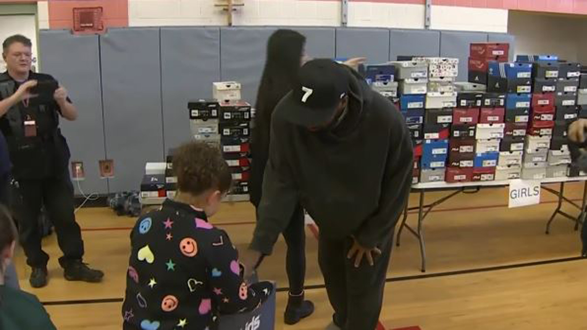 Patriots QB Jacoby Brissett dishes out hats, sneakers to kids in Brockton – Boston News, Weather, Sports [Video]