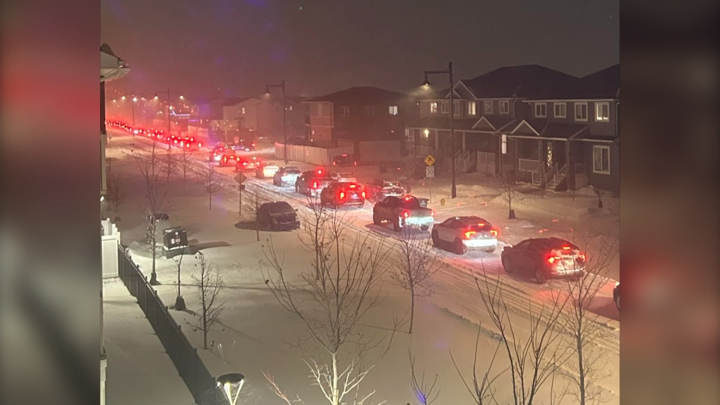 Saskatoon weather: Commuters still adjusting to winter [Video]