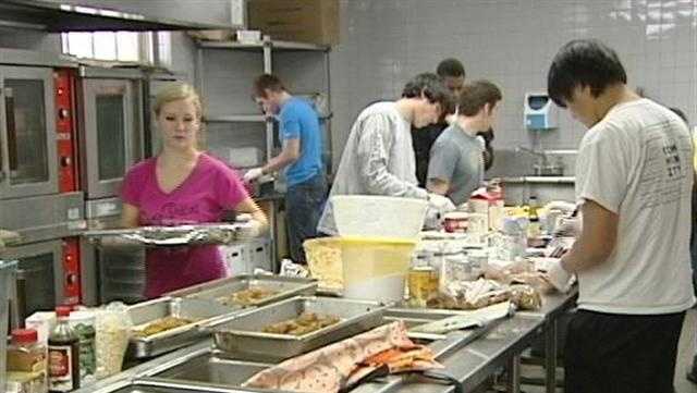 Wake Forest students fight hunger with TurkeyPalooza event ahead of Thanksgiving [Video]