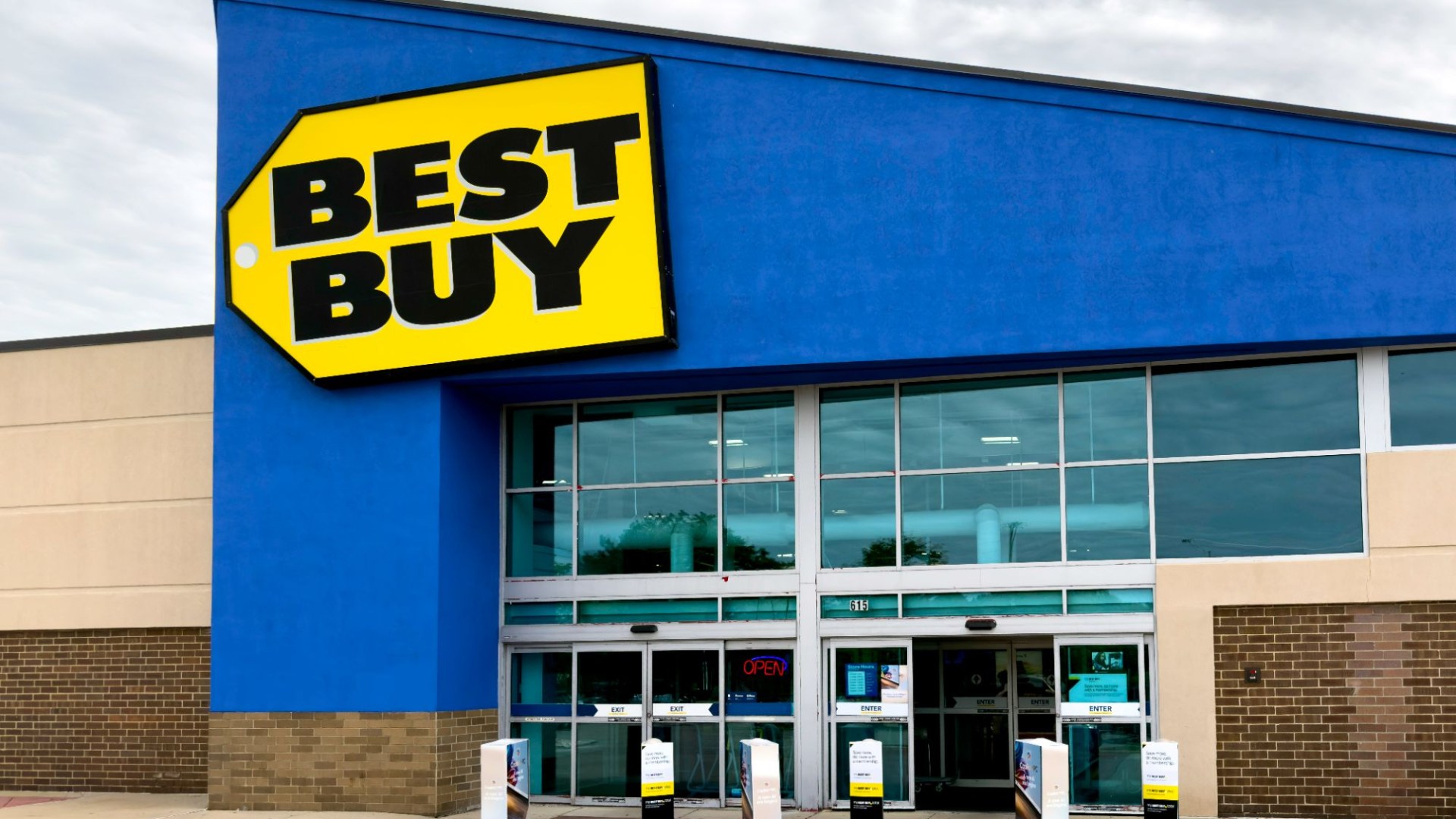 Best Buy responds after customer threatens to 