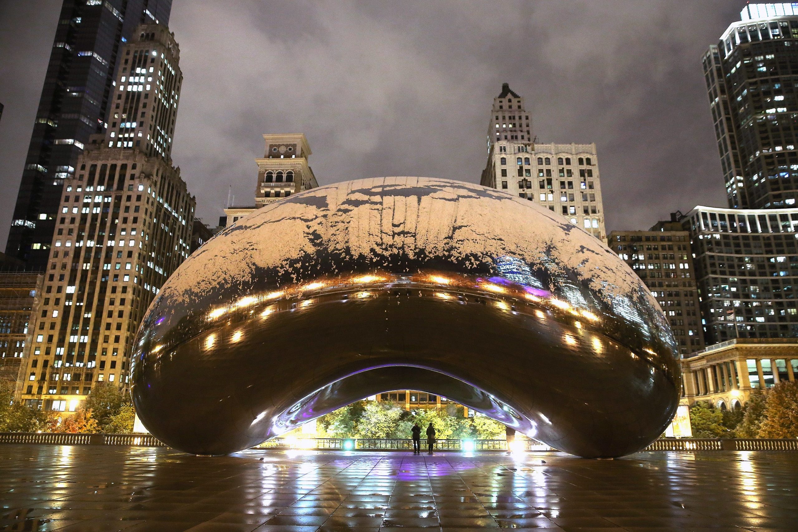 Seasons first snow falls across Chicago; What to expect [Video]