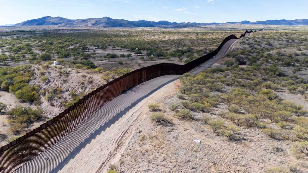 Texas offers Trump land on US-Mexico border for potential mass deportations [Video]