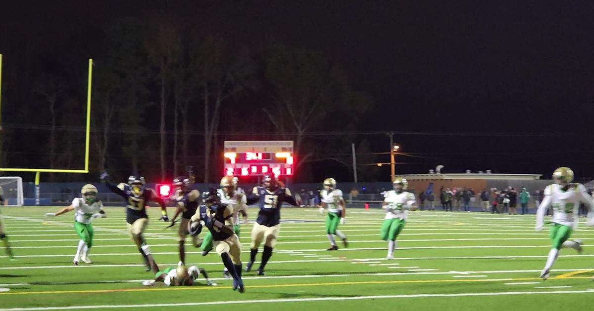 Varina senior Myles Anderson picks up a rushing touchdown in the first quarter [Video]