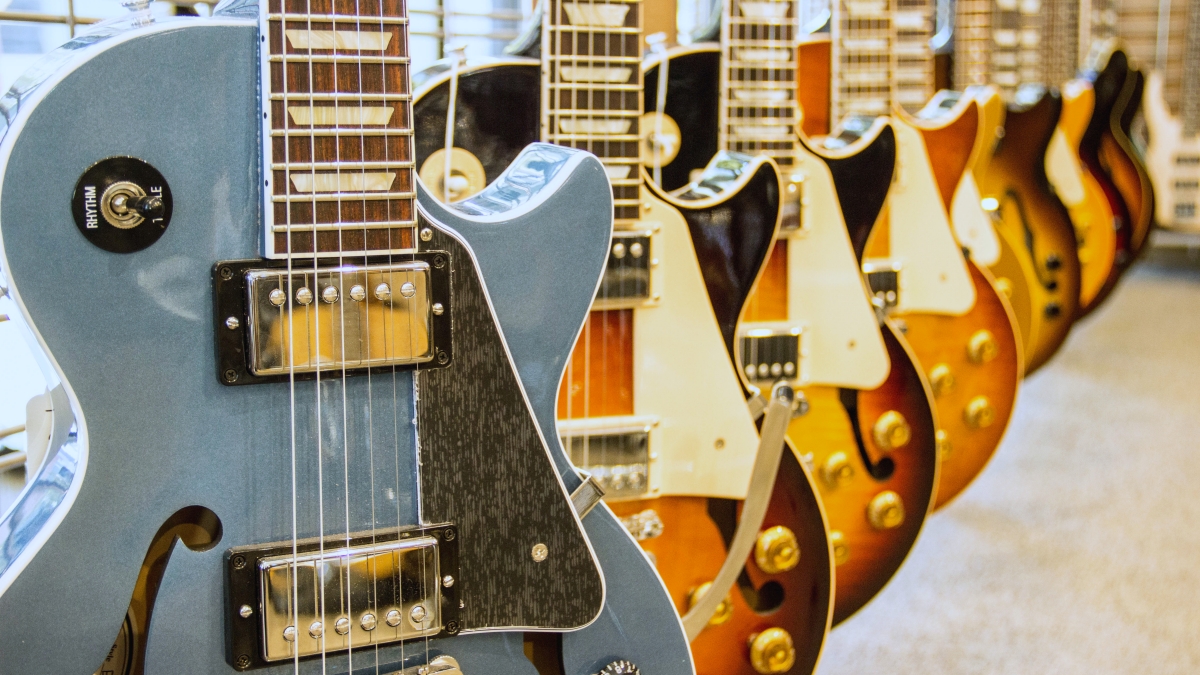 US Customs, Gibson Seize Over 3,000 Fake Guitars [Video]