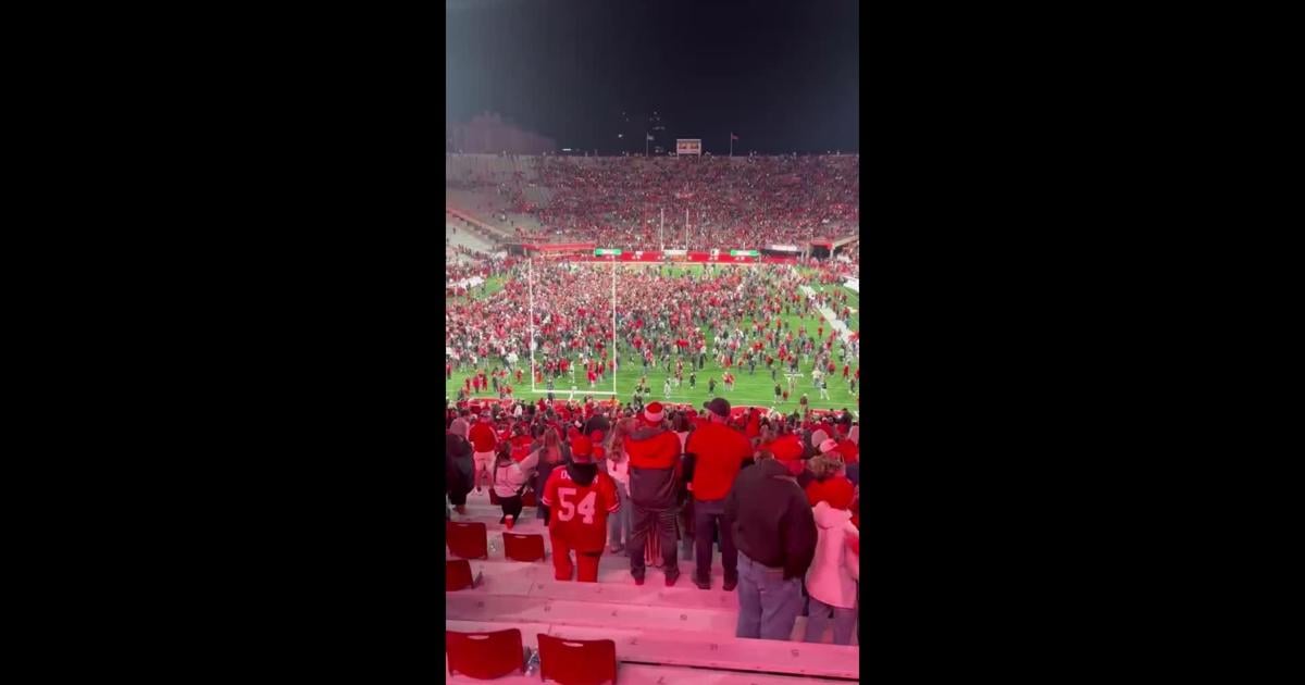 Nebraska fans rush field after 44-25 win over Wisconsin. [Video]