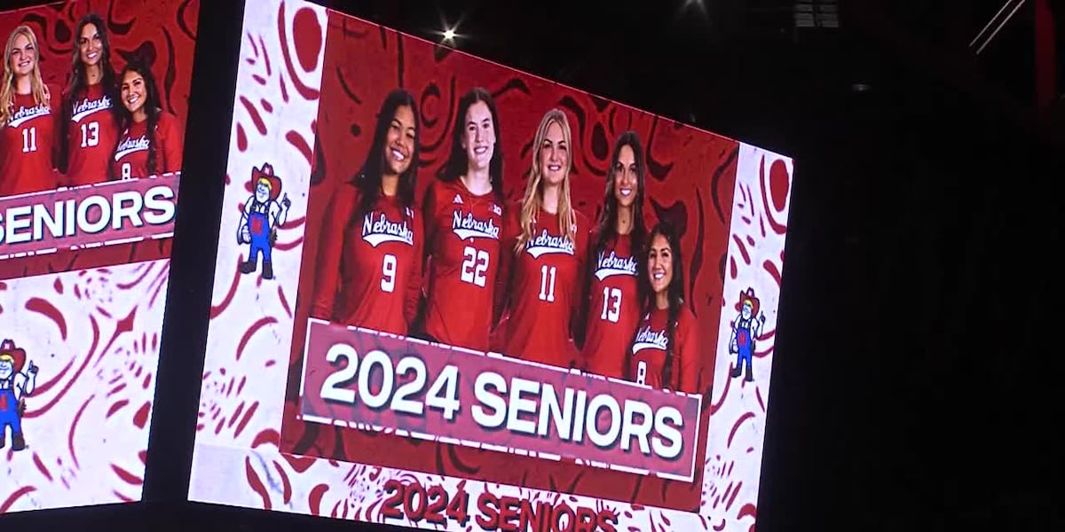 Husker volleyball celebrates Senior Night by sweeping Wisconsin [Video]