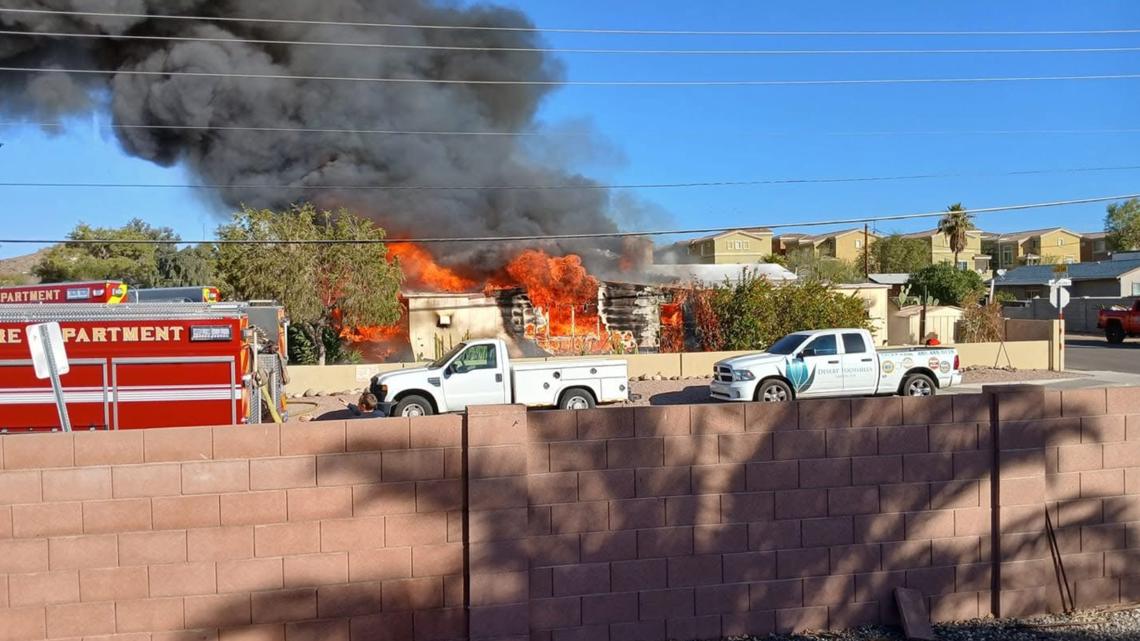 Mobile home fire in north Phoenix leaves 3 injured, 2 dead [Video]