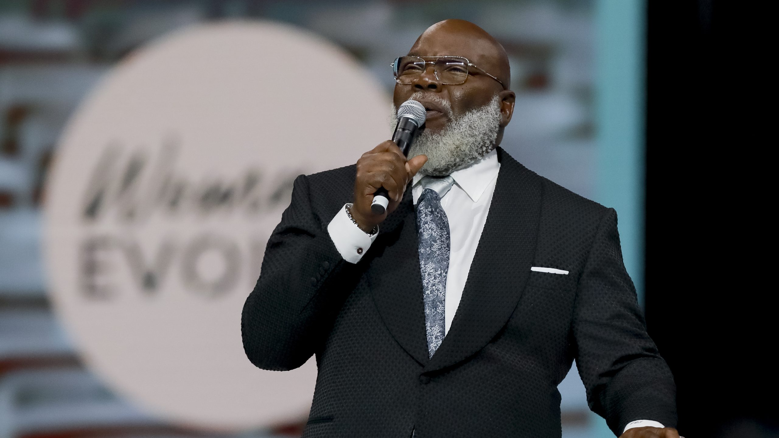 Texas Bishop T.D. Jakes Responds to Health Scare During Sunday Sermon [Video]