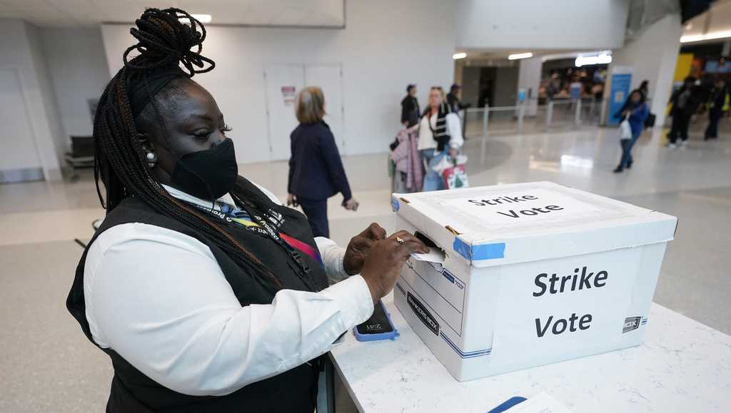 Charlotte airport workers strike during Thanksgiving travel week [Video]