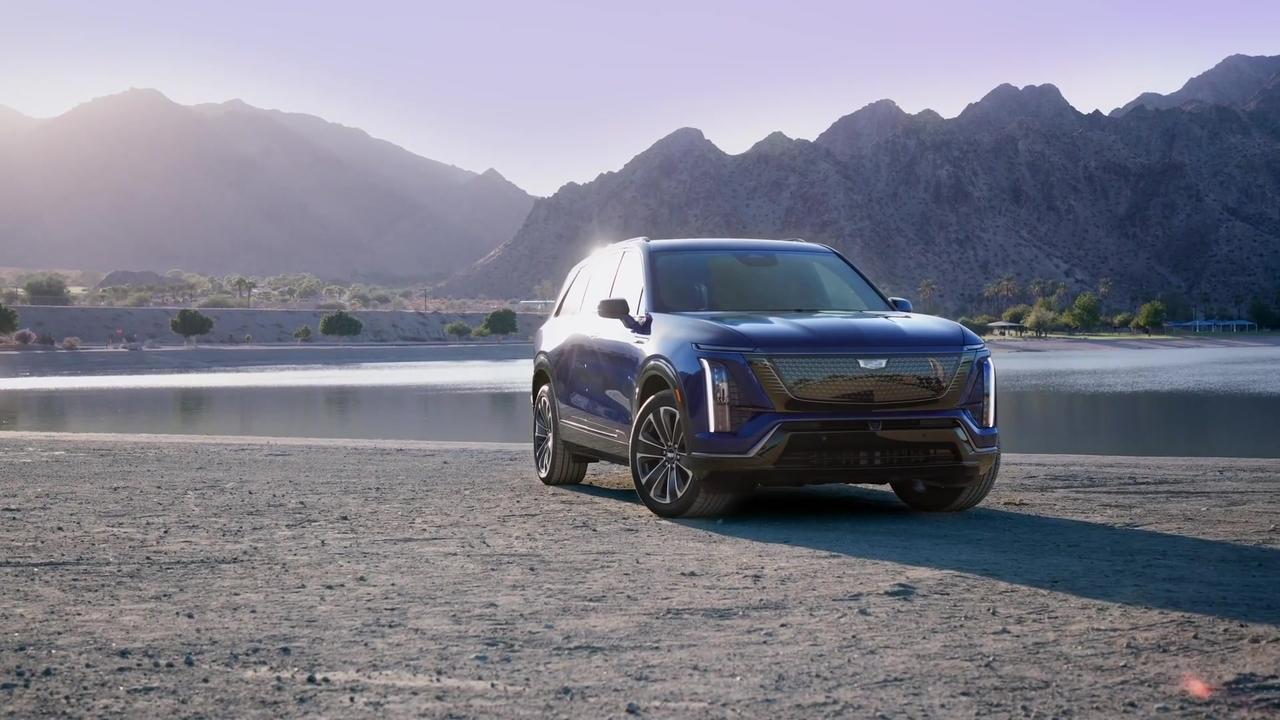 The all-electric 2026 Cadillac VISTIQ Exterior [Video]