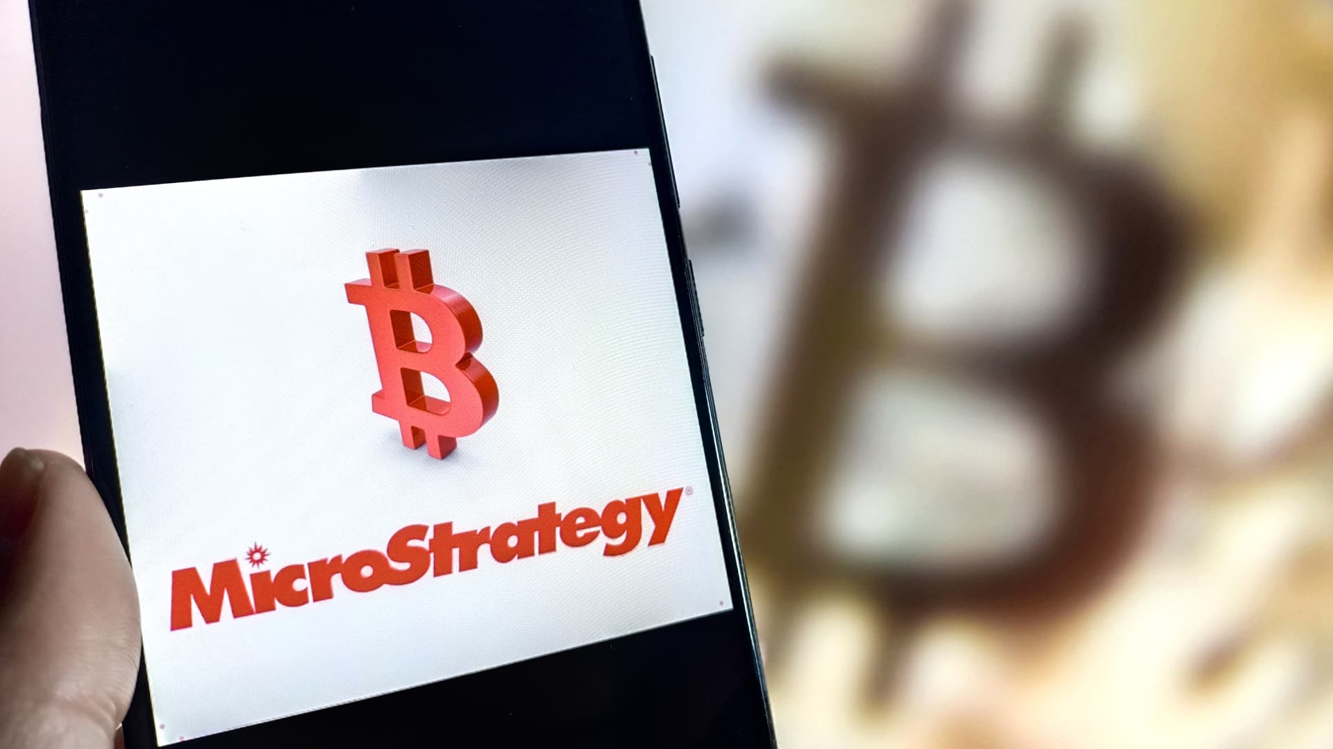 Bernstein hikes its price target on MicroStrategy, sees more than 40% upside for bitcoin proxy [Video]