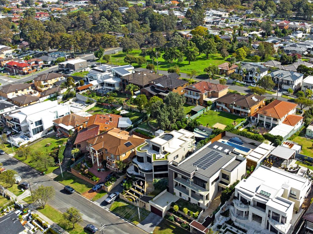 Sydney property prices to fall 1-5% in 2025: SQM Research [Video]