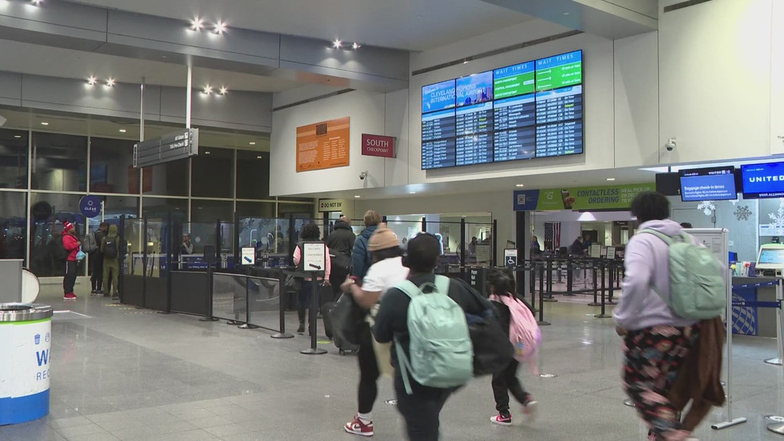 TSA wait times at Cleveland Hopkins Airport for Thanksgiving [Video]