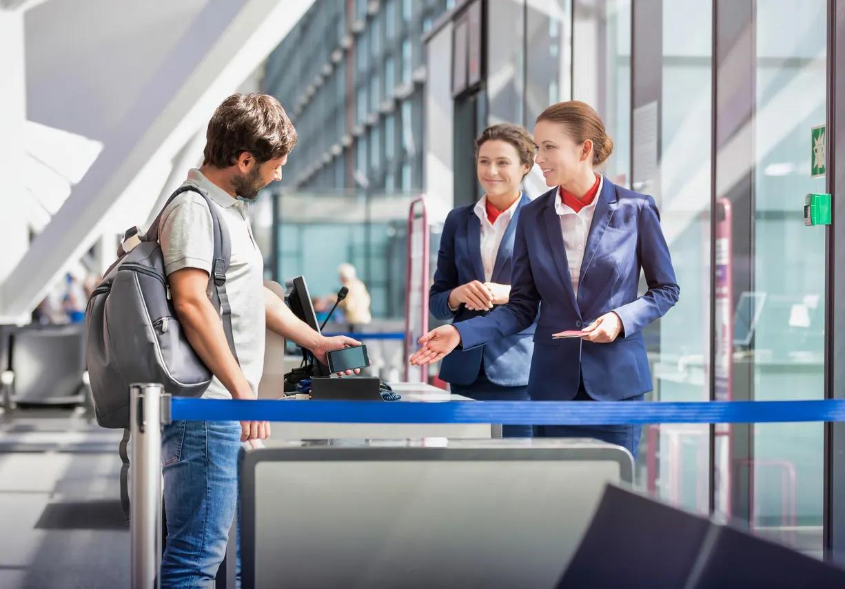 Travelers at airports are playing ‘check-in chicken’ in latest flight-booking trend [Video]