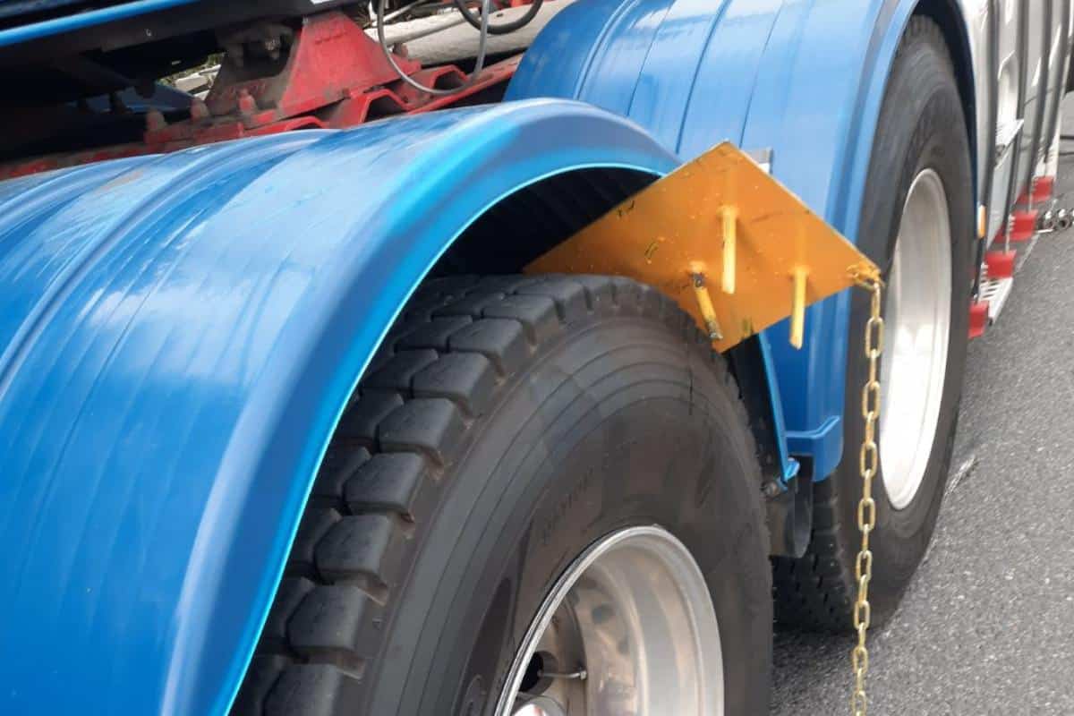 Operator shares video footage of protesters damaging trucks at Webb Dock