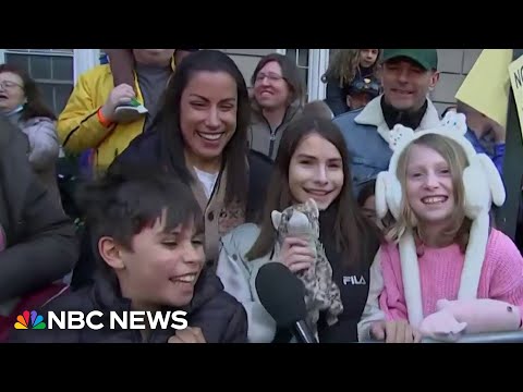 Kids share excitement as balloons are inflated for Macy