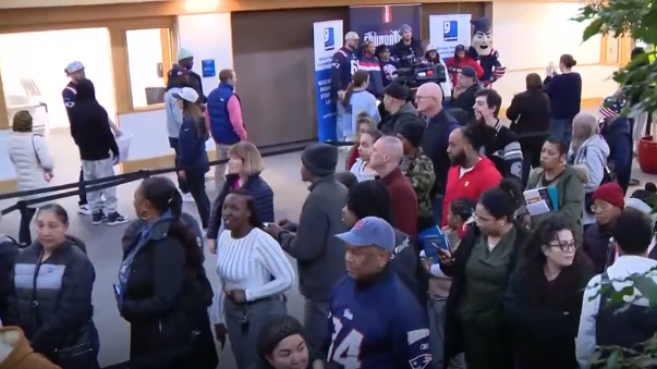 Patriots host annual Thanksgiving event with Goodwill [Video]