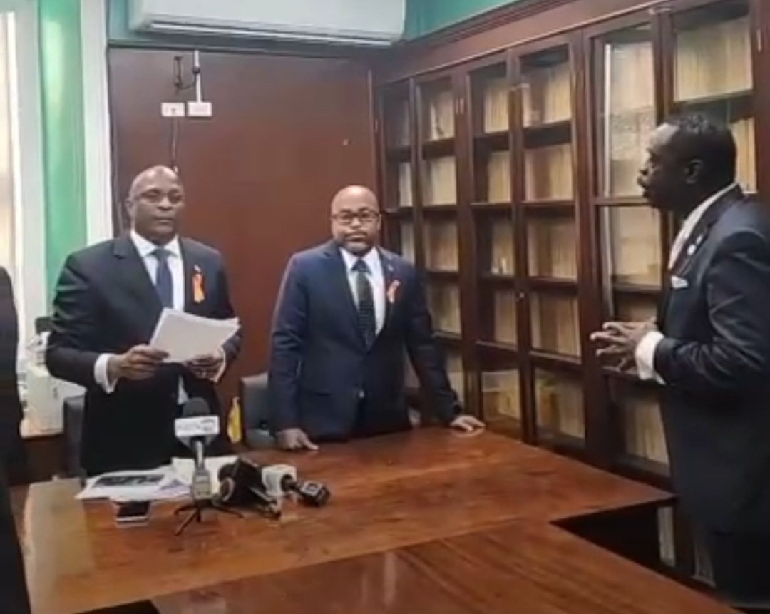 Coalition of Idiots attacks Pintard for Minnis at press conference [Video]