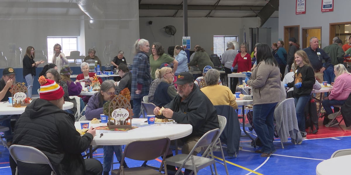 Volunteers with Habitat for Humanity serve up Thanksgiving meals in Dallas County [Video]